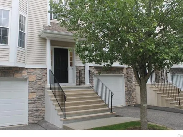206 Sienna Dr, Danbury, CT 06810