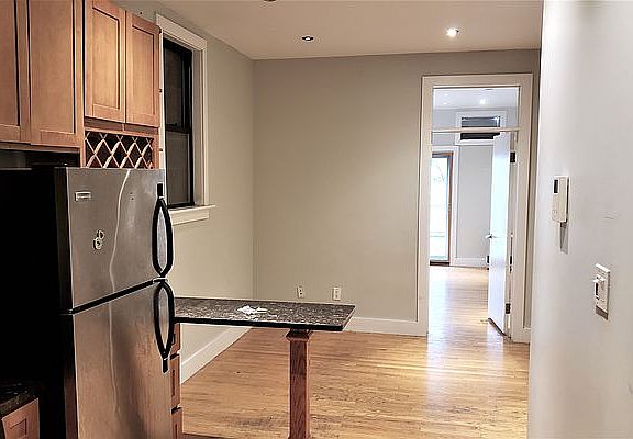 2nd image of 215 Maujer St #2A