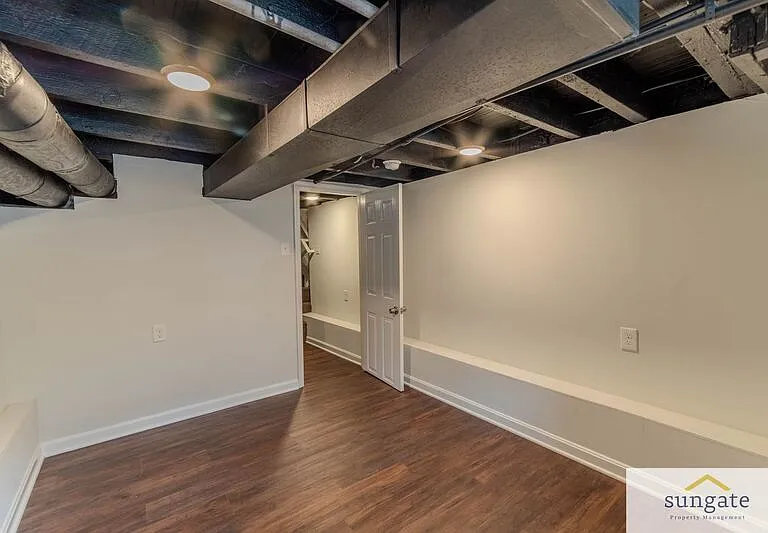 1824 Jackson St — Photo 17