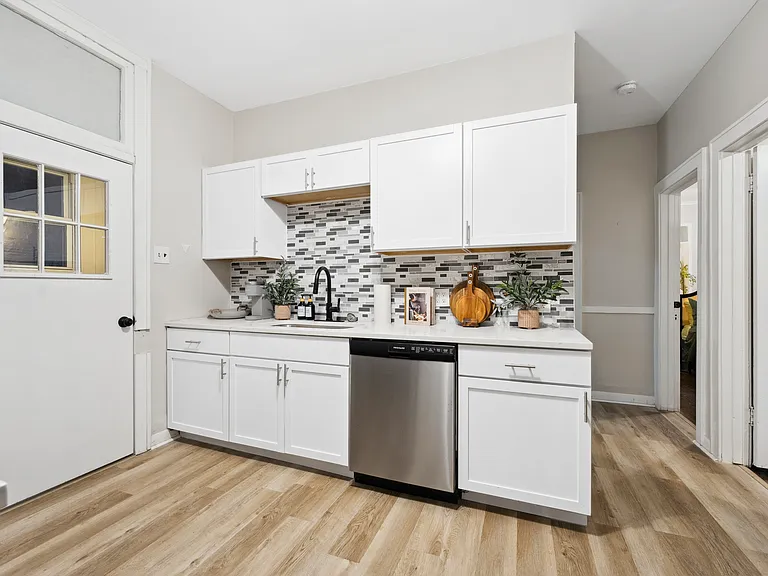 3340 Lombard Ave — Photo 6