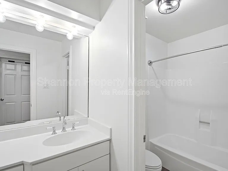 2501 Driscoll St — Photo 14
