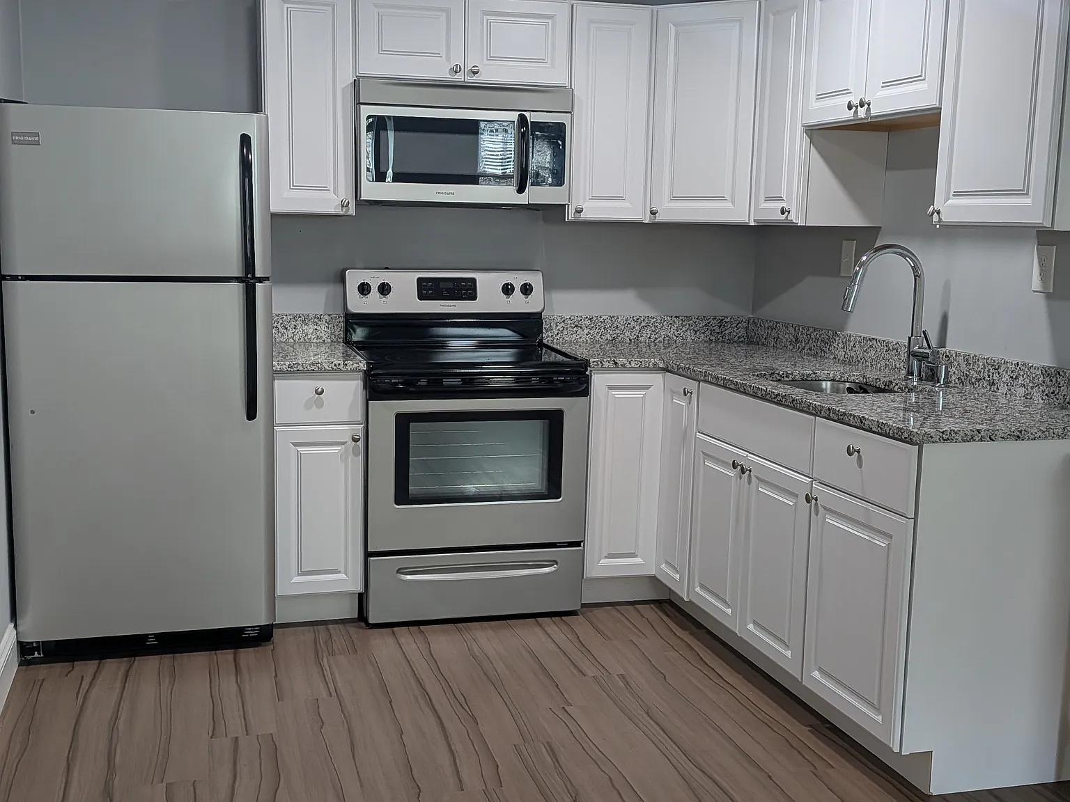 1 bed, 420 sqft, $1,250 — Photo 2