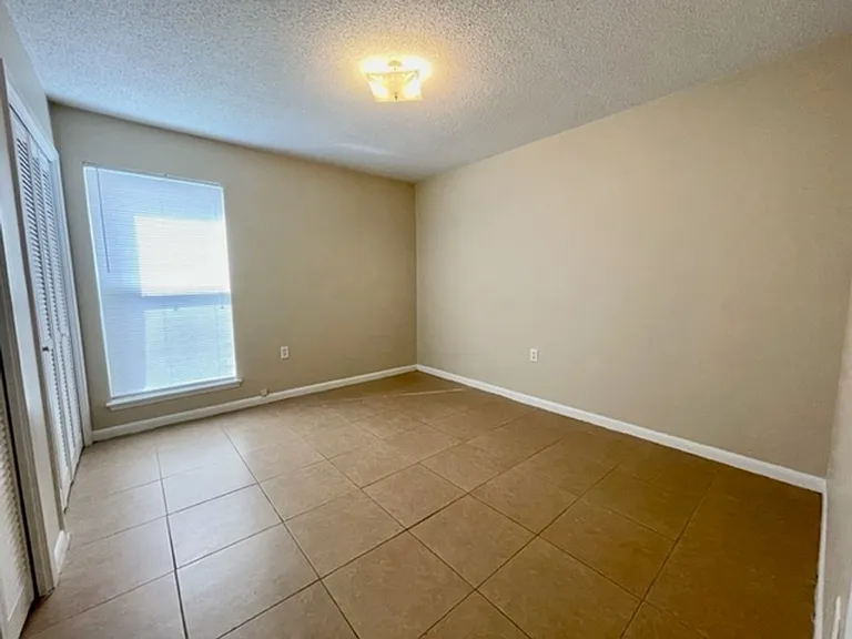 611 Carnathan Ct — Photo 6