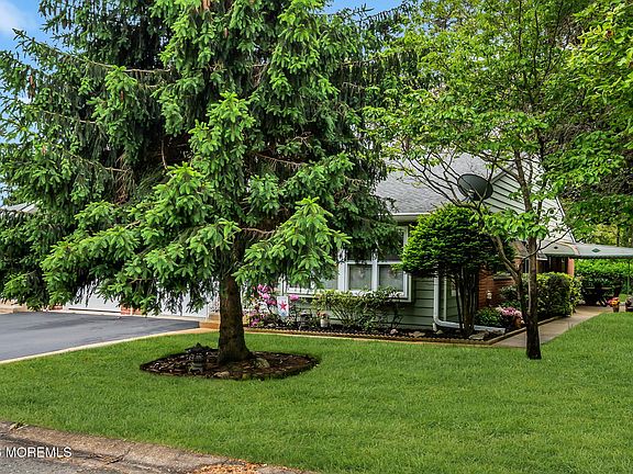 2nd image of 56 Yorktowne Parkway #b