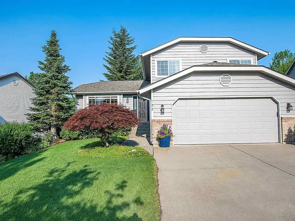 122 S Mitchell Ct