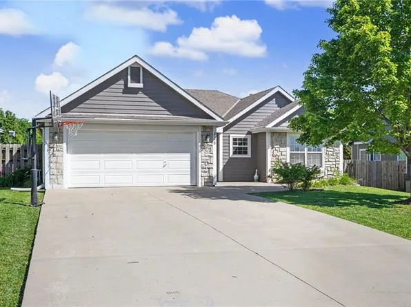 928 Bluestem Dr, Baldwin City, KS 66006