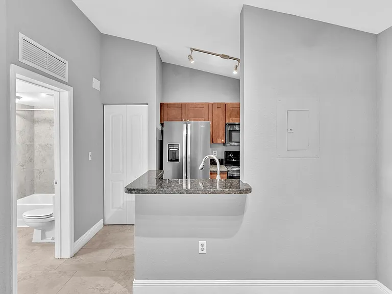 2881 N Oakland Forest Dr #307 — Photo 26