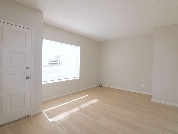 5th image of 1024-1026 Beryl St #C