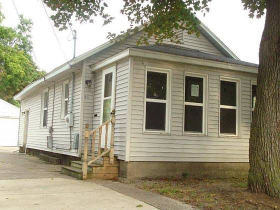 1st image of 613 S Foster Ave