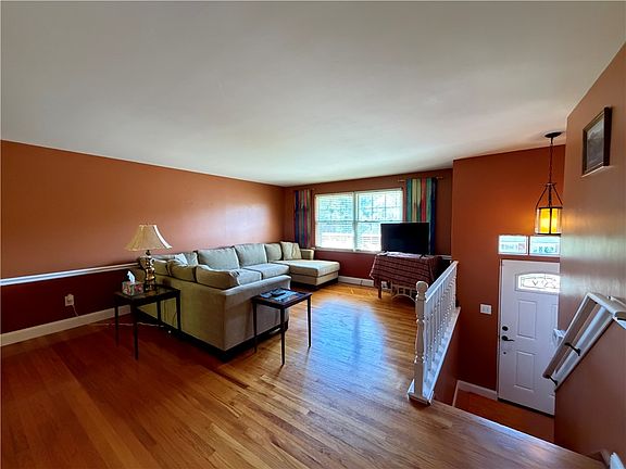 4th image of 460 Temona Dr