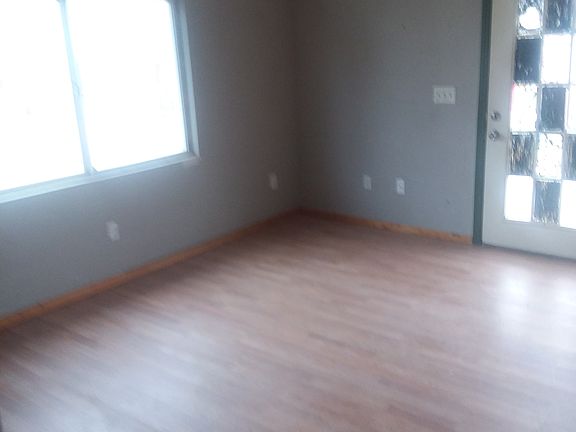 4th image of 100 E Honeywood Ln