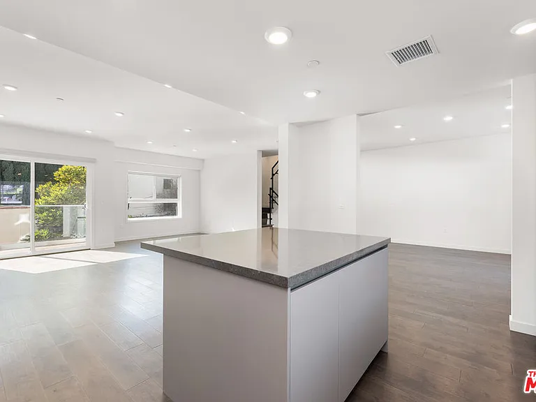 849 N Alta Vista Blvd #1 — Photo 7