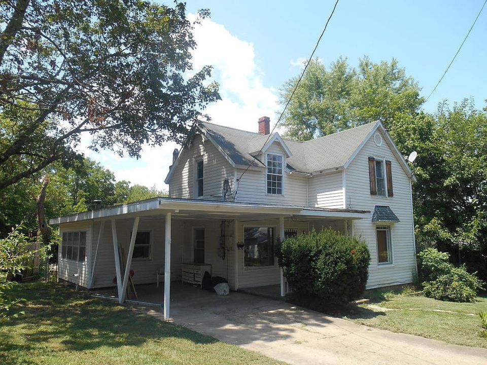 2nd image of 409 Locust St