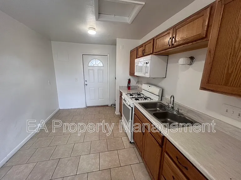 202 San Pablo St SE #B — Photo 16