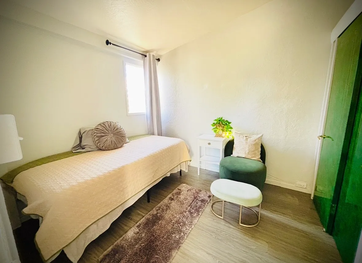 Komo Mai Dr, Pearl City — Photo 1