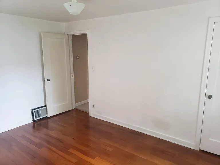 2212 W Everett Ave — Photo 6