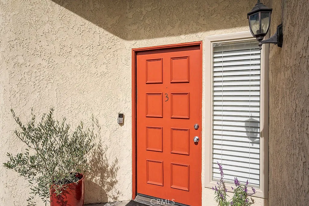 3 bed, 2.5 bath, 1649 sqft, $3,950 — Photo 2