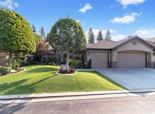 10255 N Sinclair Cir, Fresno, CA