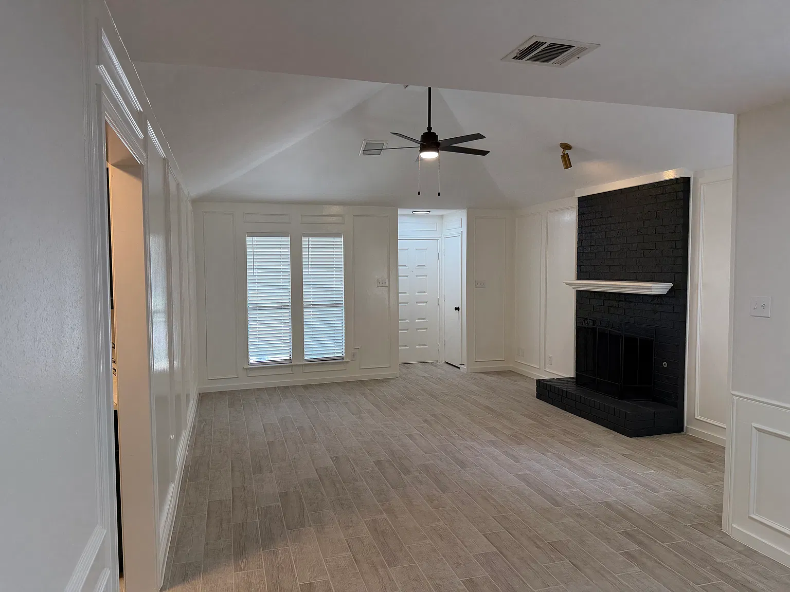 3 bed, 1155 sqft, $2,200 — Photo 3