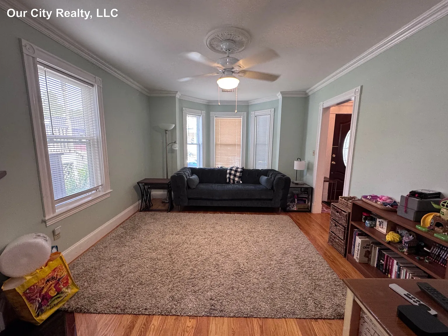 4 bed, 2.5 bath, 2400 sqft, $4,500 — Photo 2