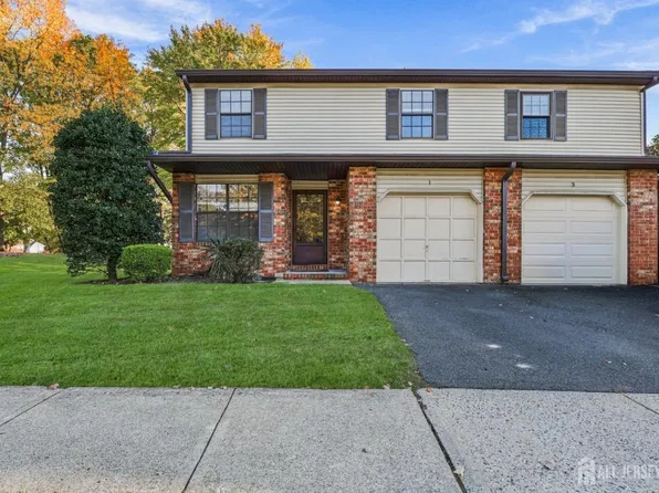 1 Dogwood Dr, Edison, NJ 08820