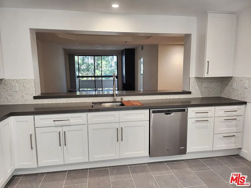 3 bed, 2.5 bath, 1773 sqft, $7,700 — Photo 2