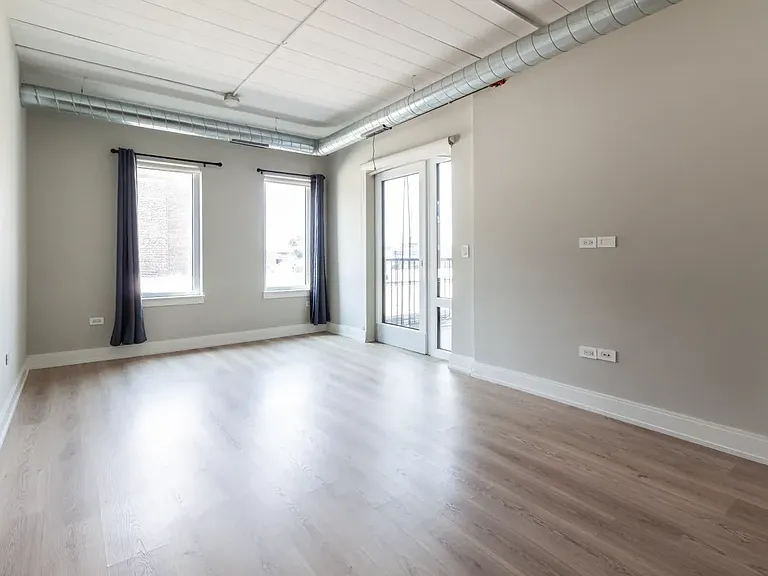1043 W Belmont Ave #403 — Photo 11