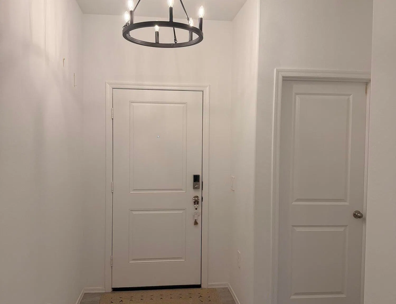 5 bed, 3.0 bath, 2054 sqft, $2,450 — Photo 2