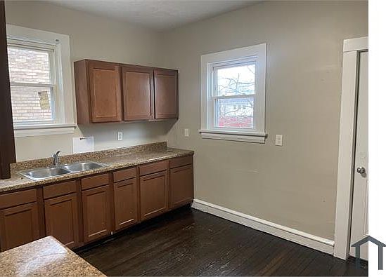 4th image of 325 Glendora Ave