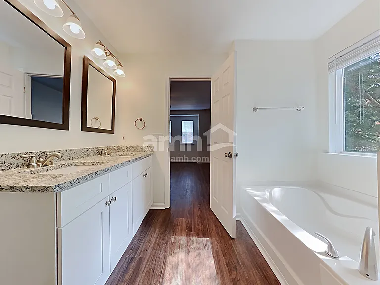 407 Howell Xing — Photo 16