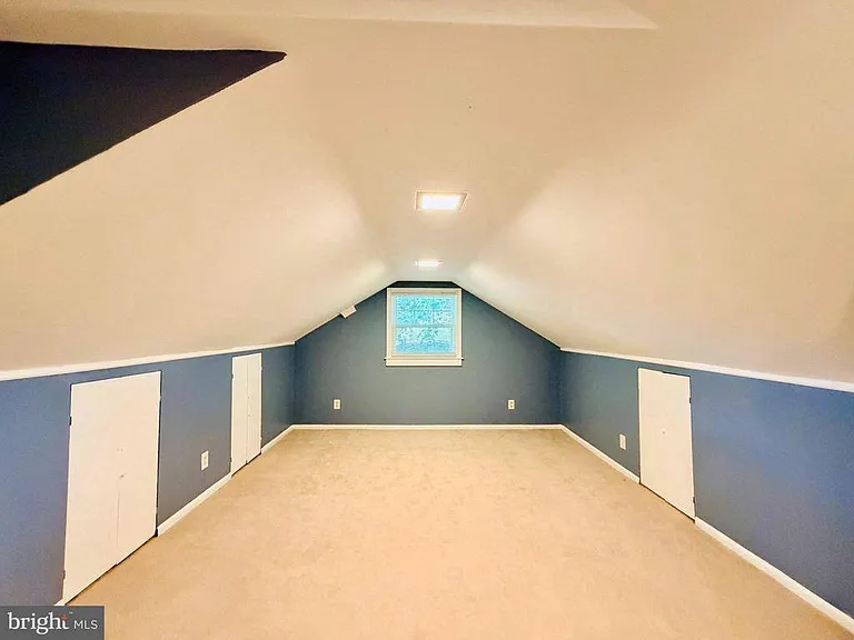 907 Heron Dr — Photo 13