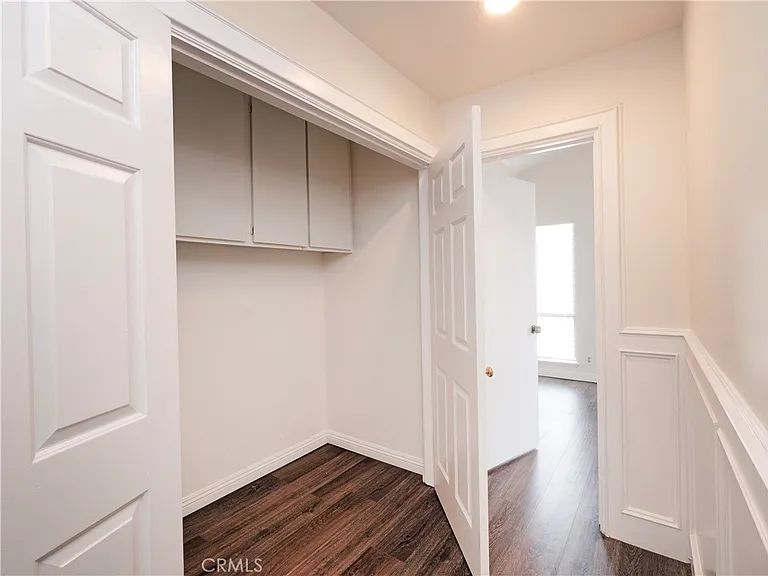 328 W 7th St — Photo 25
