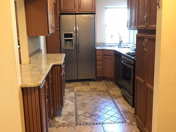 3rd image of 8 Wooleys Ln APT B12b