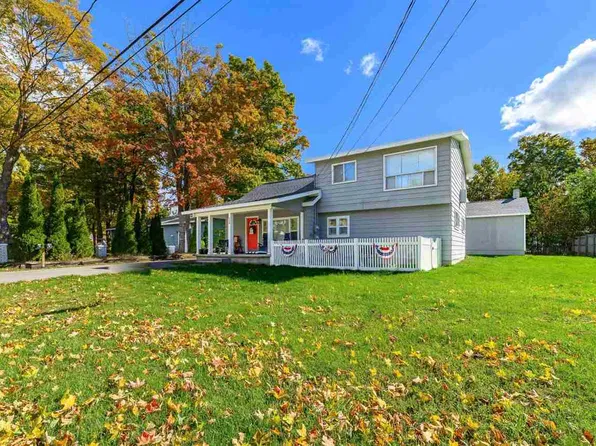 308 W Upright St, Charlevoix, MI 49720