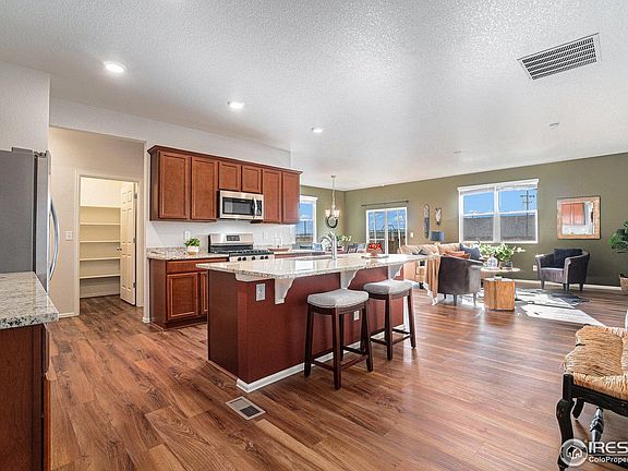 3rd image of 944 Camberly Dr