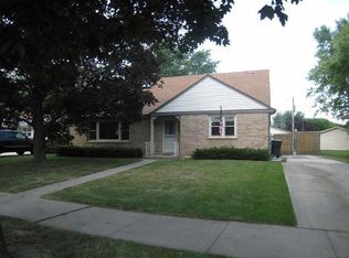2318 W Grove Ave, Waukegan, IL 60085