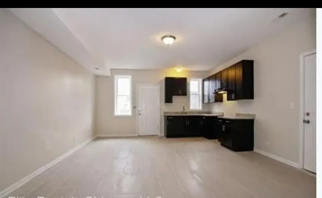 3 bed, $1,325 — Photo 1