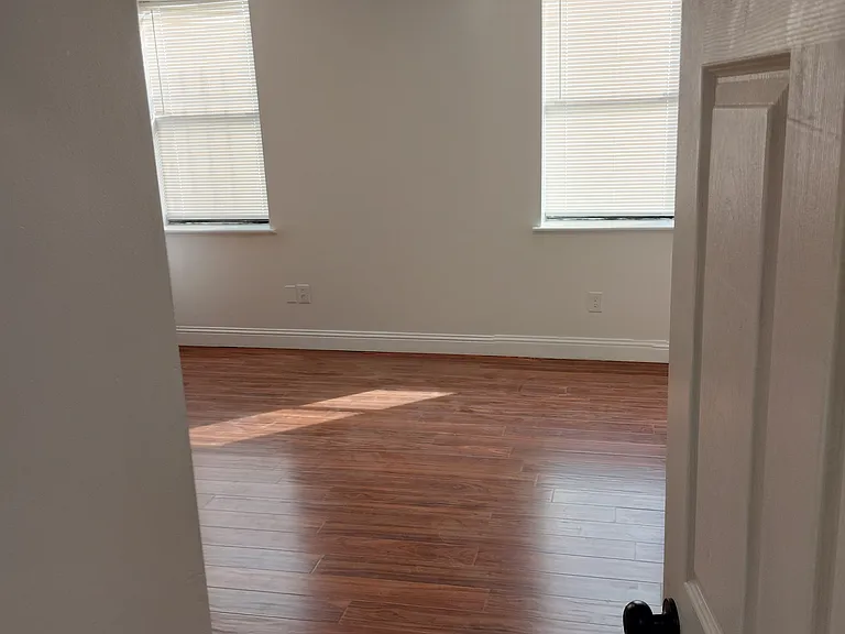 1512 Oak Grove Ave #2 — Photo 3