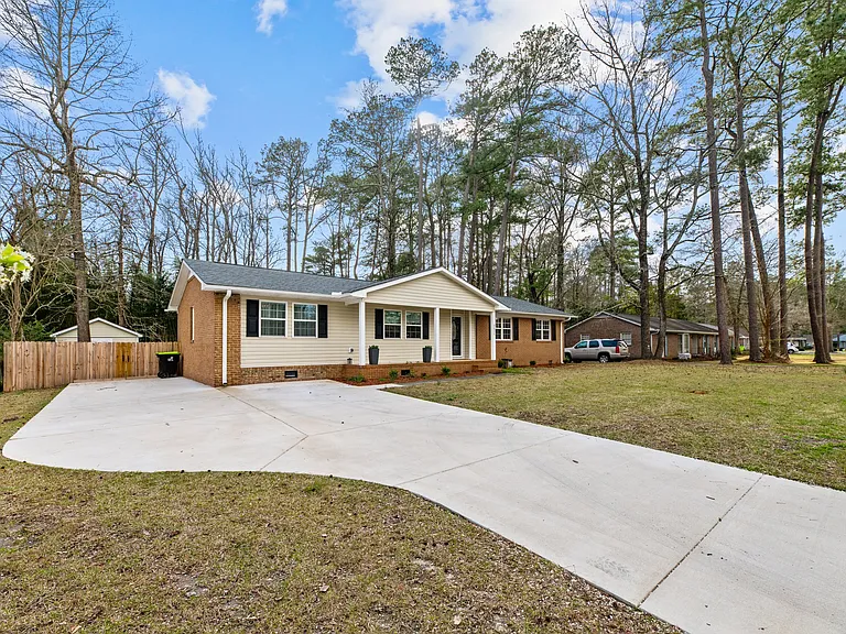 2211 Steeple Chase Dr — Photo 3