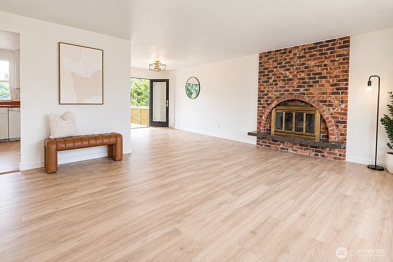 4th image of 32434 49th Avenue SW