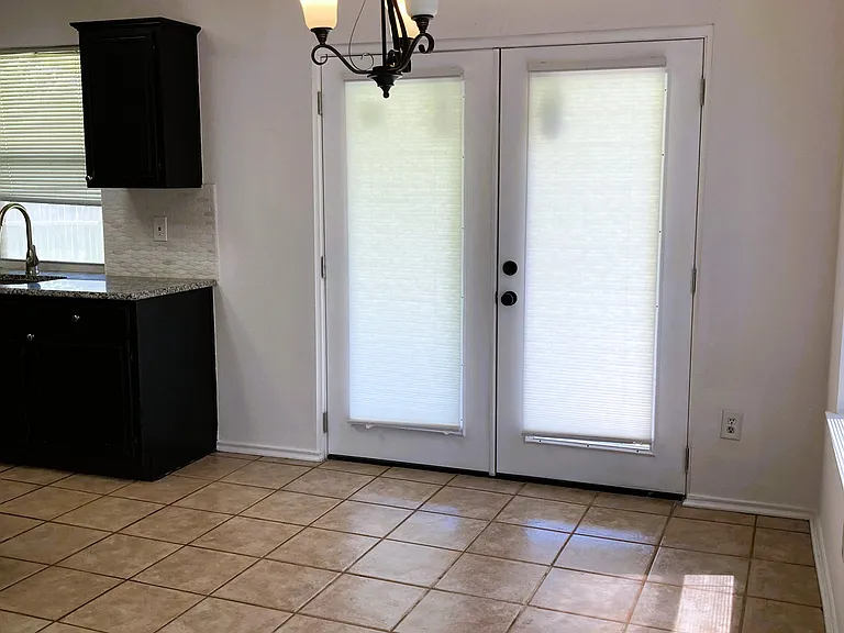 2078 Belvedere Dr — Photo 7