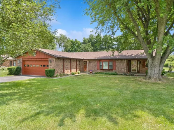 848 Osage Trl, Jamestown, OH 45335