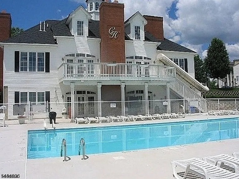 313 Winthrop Dr — Photo 25
