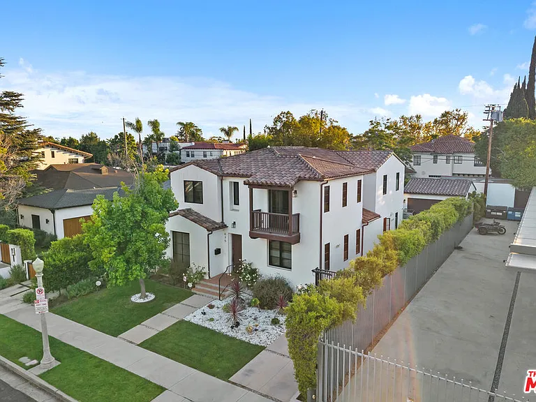 635 Seward St — Photo 41