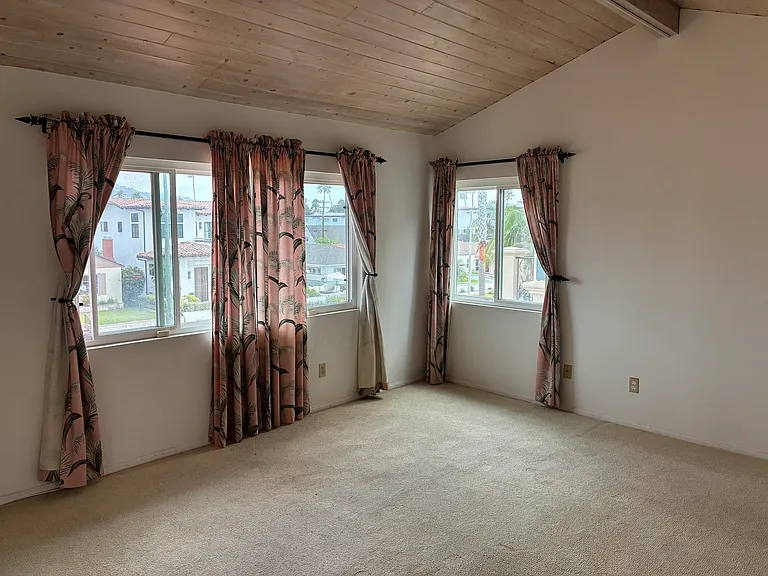 217 Avenue E — Photo 9