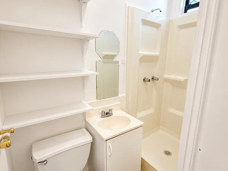 313 Onderdonk Ave #2B — Photo 8