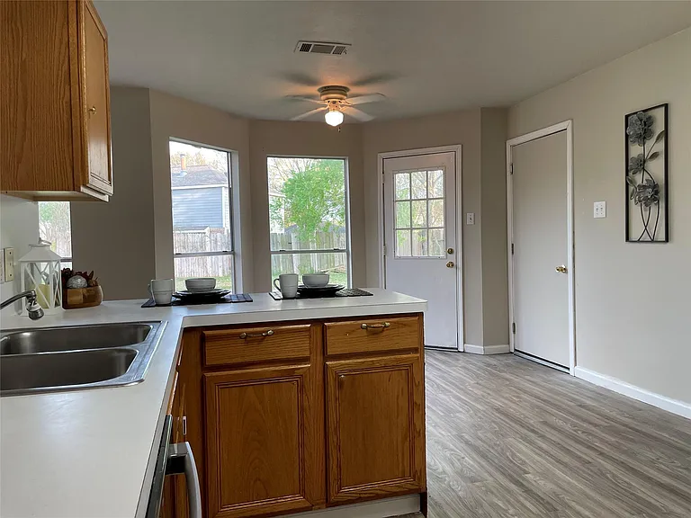 6614 Amberfield Ln — Photo 16