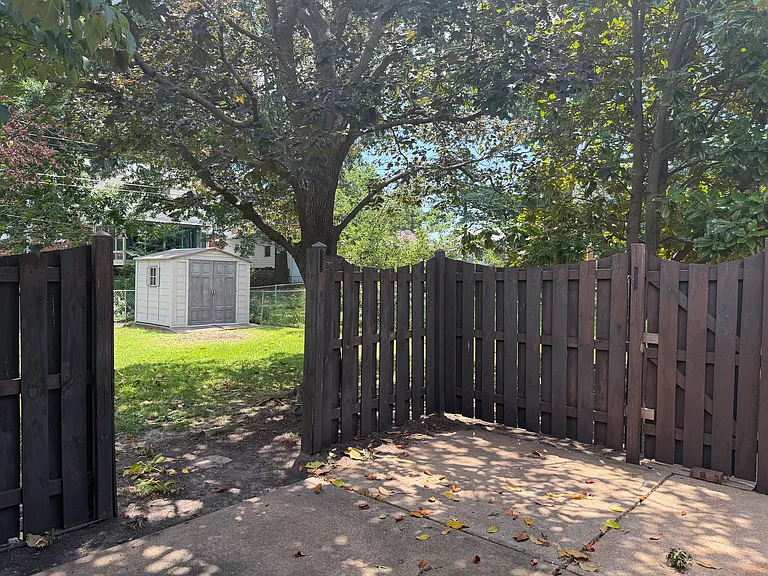 7032 Parkwood St — Photo 21
