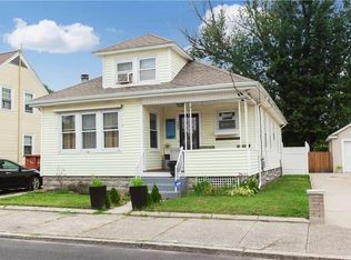 193 Oakdale Ave, Pawtucket, RI 02860