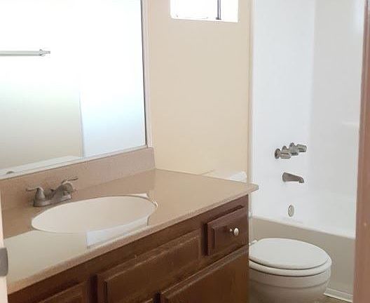 2nd image of 11702 York Ave APT 6
